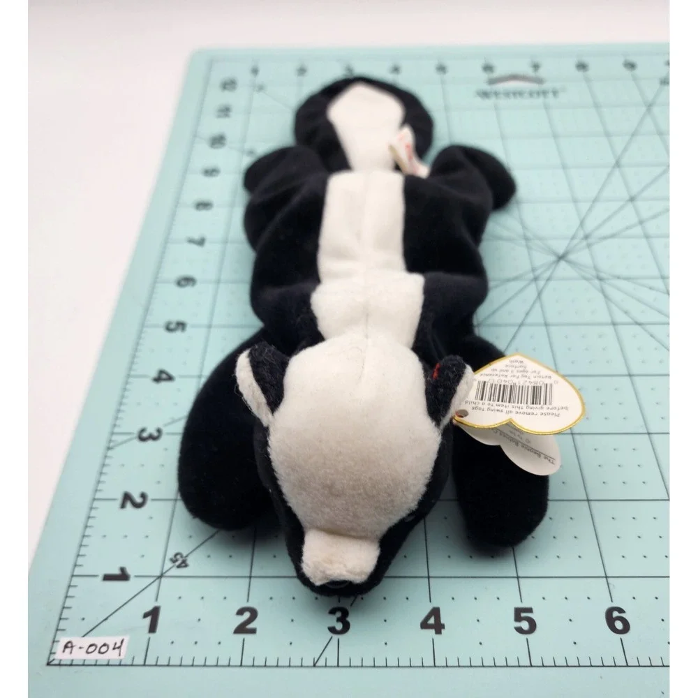 TY Beanie Baby - STINKY‎ the Skunk (8 inch)